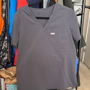 Figs Women’s Catarina Scrub Top, Charcoal, Medium